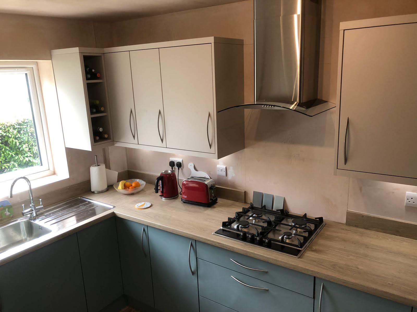 Wall units and splashback detail